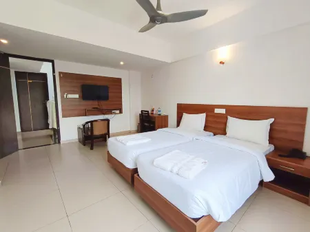 Four Squares Inn, Technopark Phase 3 Отели в г. Kazhakuttam