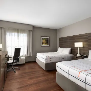 La Quinta Inn & Suites by Wyndham Denton - University Drive