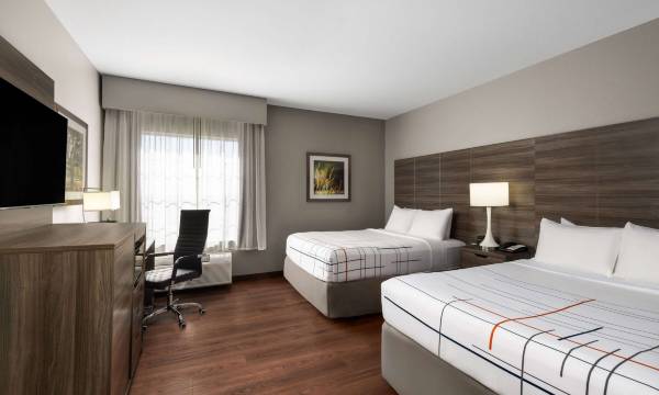 La Quinta Inn & Suites by Wyndham Denton - University Drive
