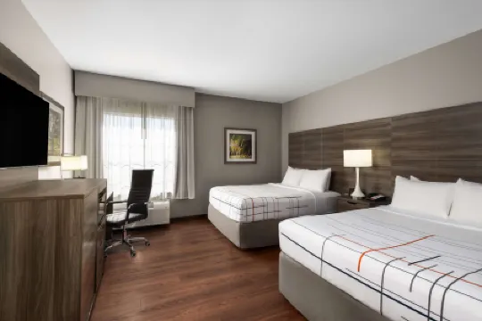 La Quinta Inn & Suites by Wyndham Denton - University Drive