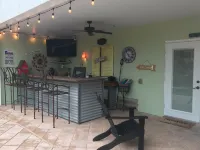 Two 1/1 Private Villas with Tropical Pool and Bar, Canal View