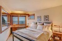 Private End Condo on Superior w/ Panoramic Views!  Fireplace & Private Sauna!