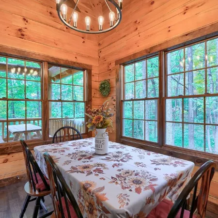 Honey Bear Cabin at Trickle Creek in Hocking Hills