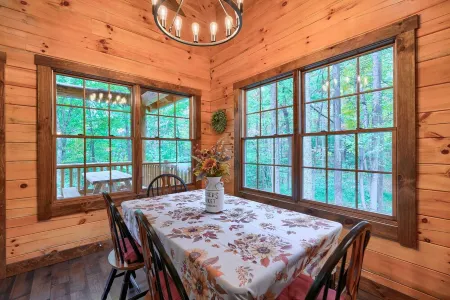 Honey Bear Cabin at Trickle Creek in Hocking Hills