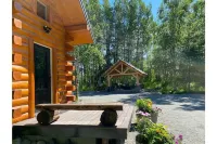 Beautiful Comfy Alaskan Log Home 1 Hotels near Brett Memorial Ice Arena
