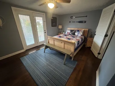 Beautiful Lake Front Home overlooking Lake Douglas with Golf Cart! Hôtels à proximité de : MRT