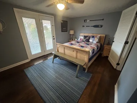 Beautiful Lake Front Home overlooking Lake Douglas with Golf Cart! Отели рядом с достопримечательностью «MRT»