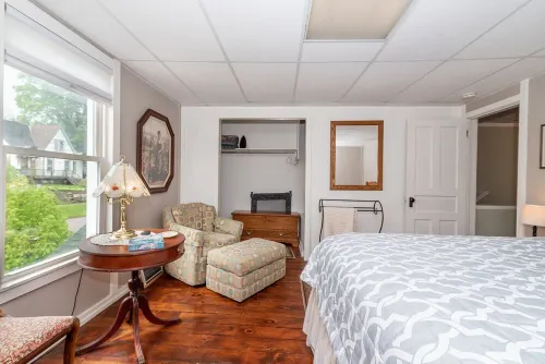 Downtown Petoskey location,  blocks from shopping and dining. Clean and Cozy!