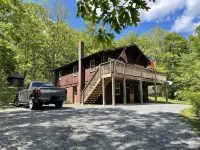 Are you ready to relax and enjoy the fresh mountain air in privacy? Hotels near Cooter's Place - Luray