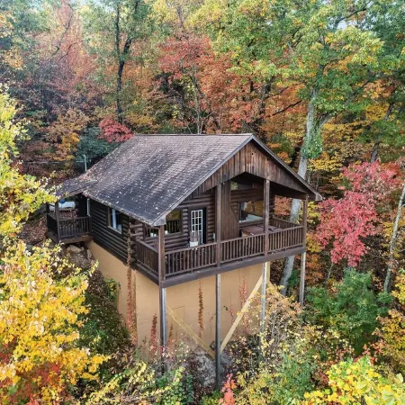 Romantic Couples Getaway-5 Min to the Pkwy-Hot Tub-20 Min to Gsmnp-Pet Friendly!