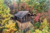 Romantic Couples Getaway-5 Min to the Pkwy-Hot Tub-20 Min to Gsmnp-Pet Friendly!