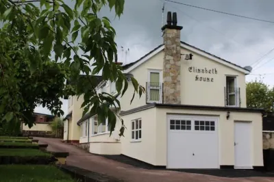 Lovely canal-side cottage, with parking & wi-fi Hotels in der Nähe von Hope Church Oswestry