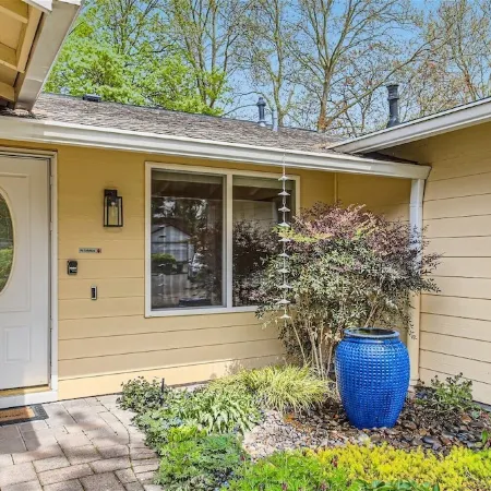 Entire home: Charming Home with Beautiful Yard