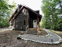 Family Lodge with Hot Tub, AC, Minutes to Lake Placid and Hiking, Pet Friendly