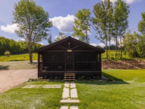 Cheerful Two Bedroom Cabin - 10 minutes to Camden!