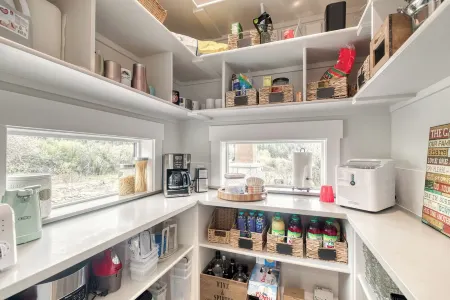 Newly built cabin with private 2 acres, pool & hot tub