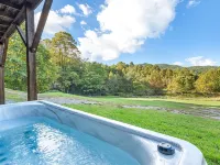 Elk Meadow Lodge - Picturesque Views, Hot Tub, Gameroom