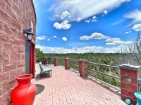 Steam Shower Hot Tub-Fabulous Views! In & Out Fireplaces-Free Wood-444+ reviews!