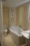 One Bedroom Apartment with Private Balcony and Sea Views. Ferry Discounts. - Balkon