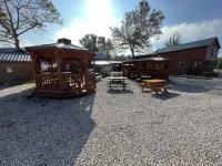 Lazy Bear Cabin in between Geneva-on-the-Lake and the Historic Ashtabula Harbor
