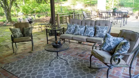 COUNTRY ESCAPE!  Minutes from Pickwick Lake and Downtown Corinth!
