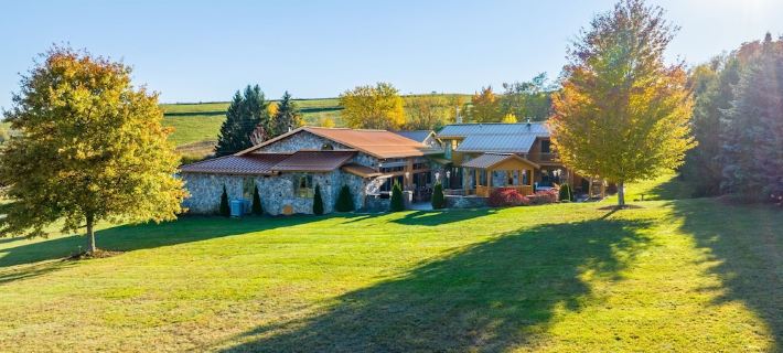 VellaVue Luxury Estate: Private Indoor Pool, Sauna, Gym & Theater – Sleeps 20 Hotels in Garrett County