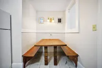 Steps from Downtown~King Bed~UPSTAIRS~Cozy Stay Hotel a Eustis