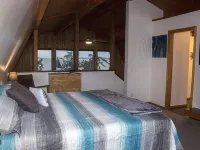 Cozy Camano Island Retreat & Gallery w/beach access. Hotels in Camano