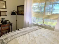 Shore Acres Ocean View Cabin and Retreat Space Hotels near حدائق ريدوود الوطنية والحكومية