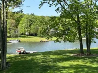 Lakefront Chalet -Kayaks, Gameroom, Firepit