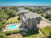 Pet Friendly, fenced in Yard and Huge Pool! Sound Views, 2 min walk to Ocean