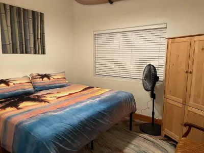 Custom built 6 bedroom home Hotels near Friendship Park