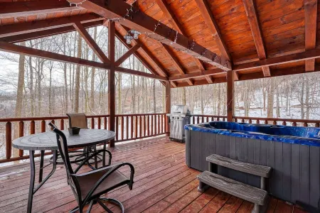 Over the hill and through the woods, to the Cozy Cub cabin we go.