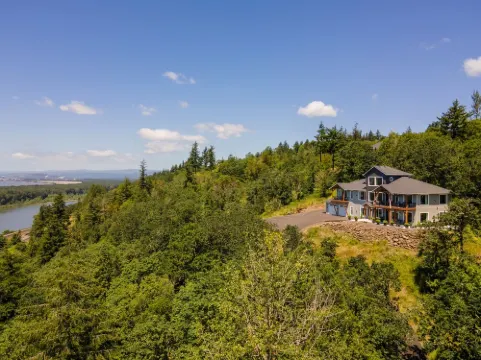 Perched on the Edge! Stunning Bluff with Wide River Views  @ Kalama Oaks Lodge