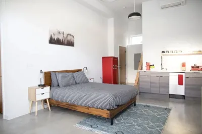 Luxe Modern Ballard Studio: 15 Min to Space Needle Hotels in ballard