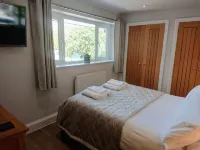 Detached lakeland cottage, with private hot tub and leisure facilities, pool