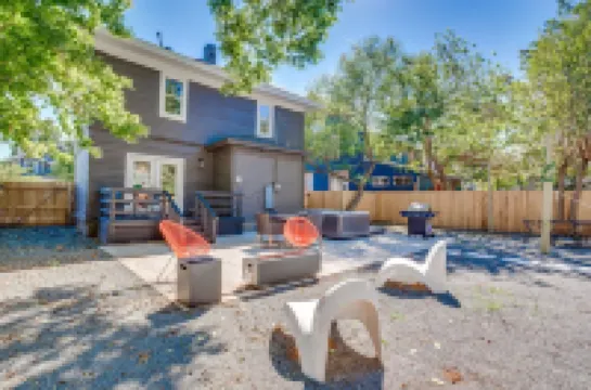 Newly Renovated Villa|🚶1min from Plaza District|Hot Tub|🎱Pool Table|🐶Friendly فنادق في 