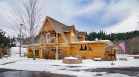 Main floor studio well-furnished room.  Unit 2 with bath/shower bidet toilet