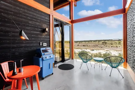 Pedernales River Guesthouses - BLUE