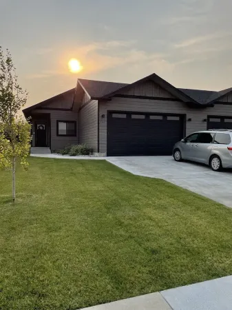 Family getaway with hot tub! Close to Grand Targhee, hiking, fishing, Driggs