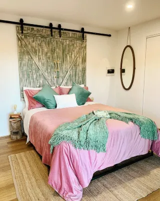 Romantic Sunrise Cabin set on a  25 acre idyllic farm 5 mins to Mudgee wineries