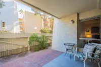 Chic Artsy Pad-Cold A/C-Old Town Entertainment Dist-Huge Heated Pool & Spa-Patio