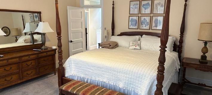 Spacious restored 1914 historic home steps from the beach. Hotels in Northampton County