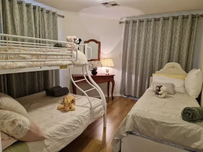 Adelaide Escape: Two-Storey Home Near City & Hills 住宿飯店