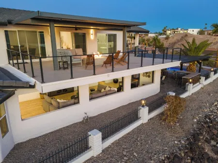 Iconic Lakeviews w/Pickleball, Pool & Hot Tub, Firepit, Near Marina