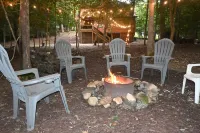 3 Bedroom, 2 Bath Cabin with a Private Creek, Fire Pit, WiFi Hotels near Parks Place Convenience Store