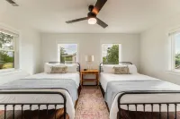 Charming 2-bedrm home in the heart of Liberty Hill Hotels in Liberty Hill