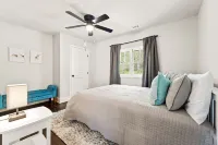 Scaly Mtn/Highlands  Modern NC Farmhouse-6.5 AC 2 Creeks