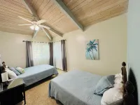 Hawaiian Family Paradise Retreat – Near Beach & Golf!