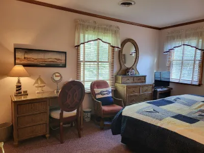 Near Ocean Beach, Free Beach Passes, Pools, Golf, Tennis, Pickleball, Sleeps 26